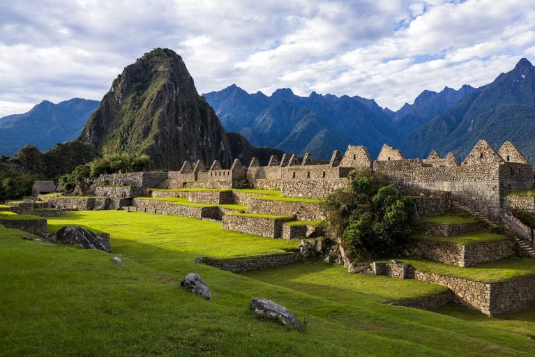 Machu Picchu : posvátná místa, chrámy, sluneční kámen, terasy a vodohospodářství